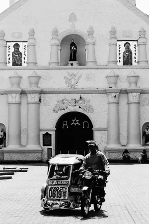 Trishaw in front of Laoag Cathedral