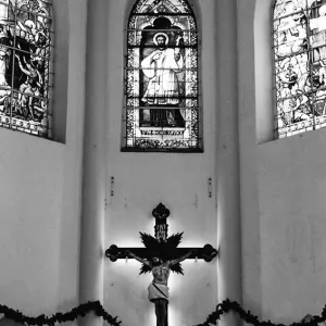 十字架とステンドグラス