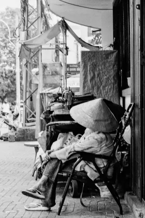 Relaxing conical hat