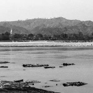 エーヤワディ川と仏塔