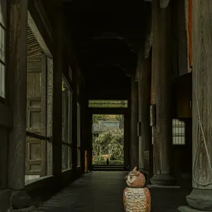 建長寺で見かけたフクロウの木彫りの像